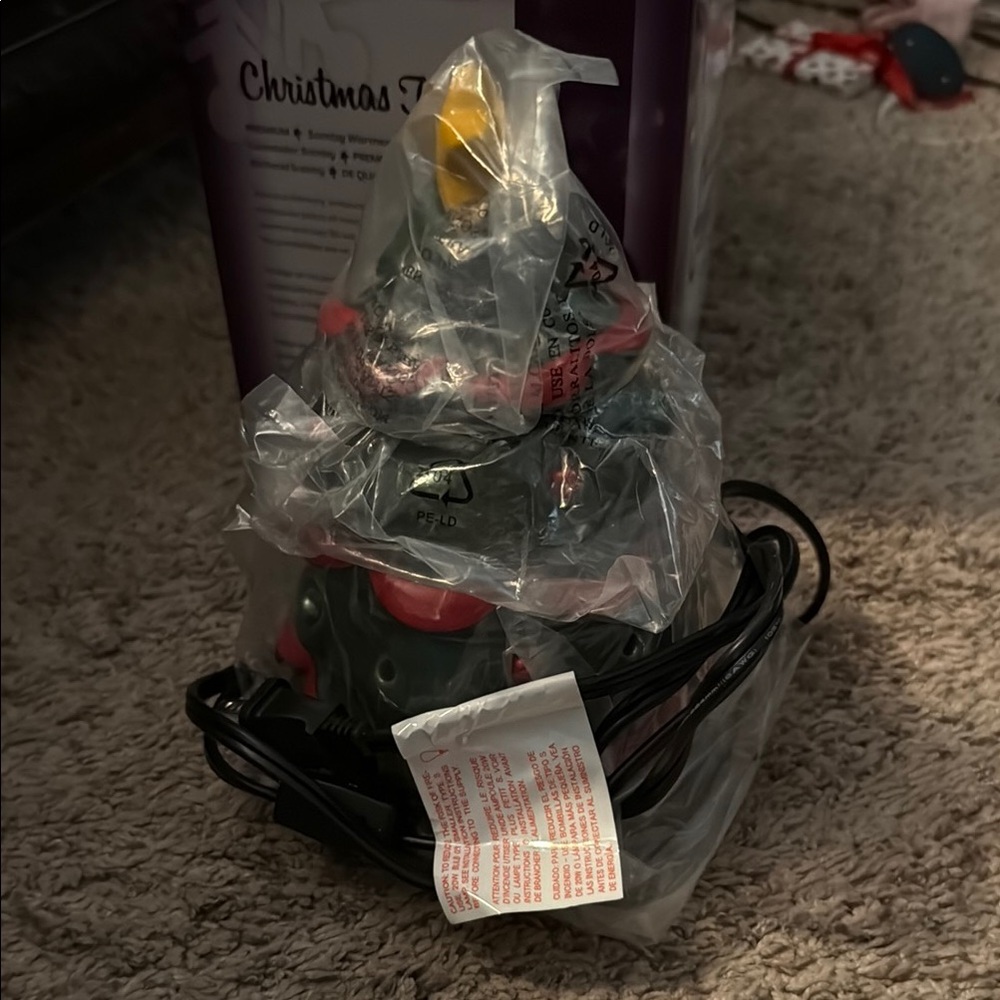 Scentsy Christmas Tree Warmer - Picture 2 of 5